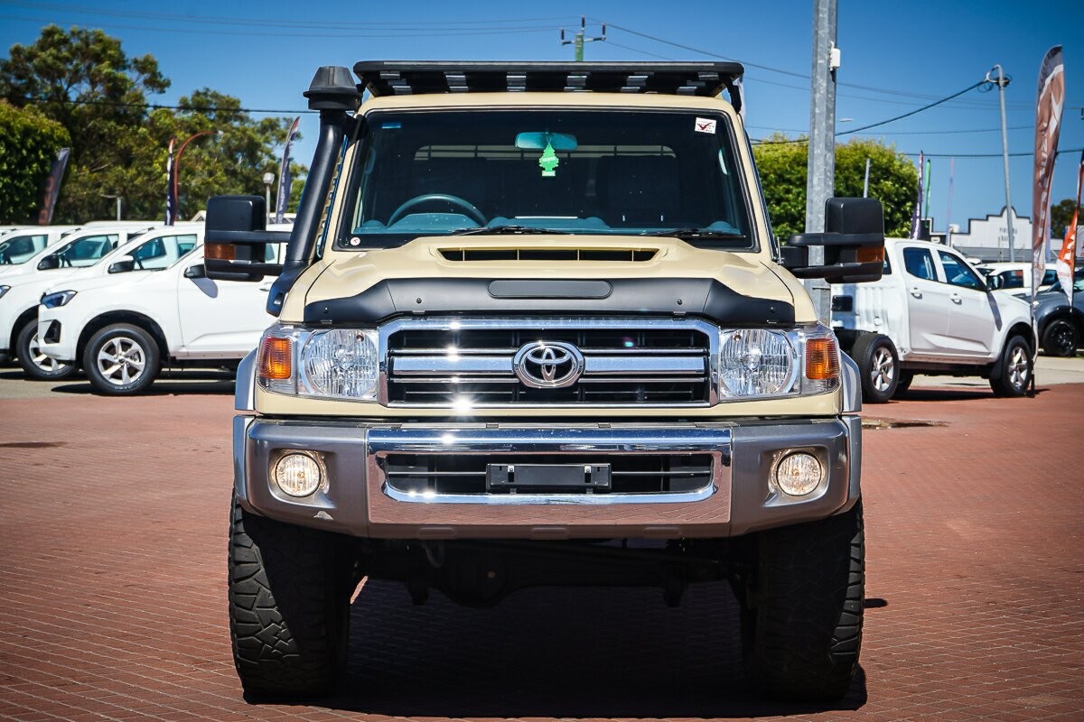 Toyota Landcruiser image 2