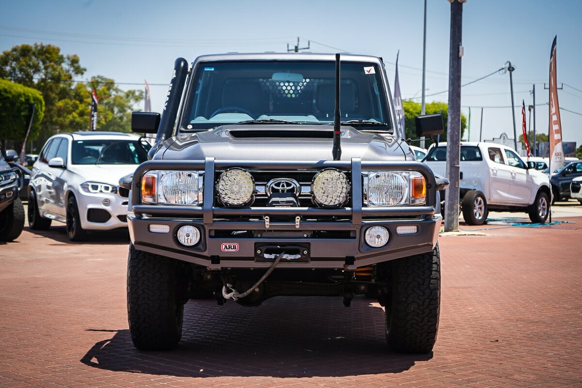 Toyota Landcruiser image 2