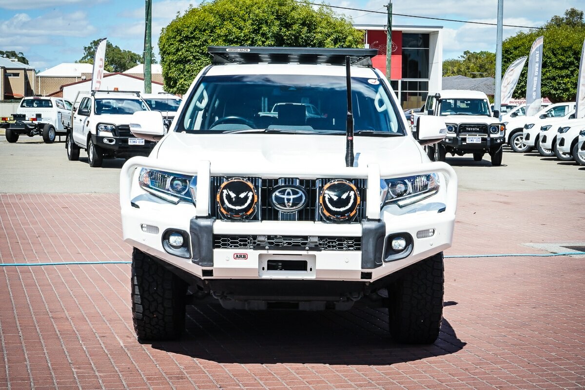 Toyota Landcruiser Prado image 3