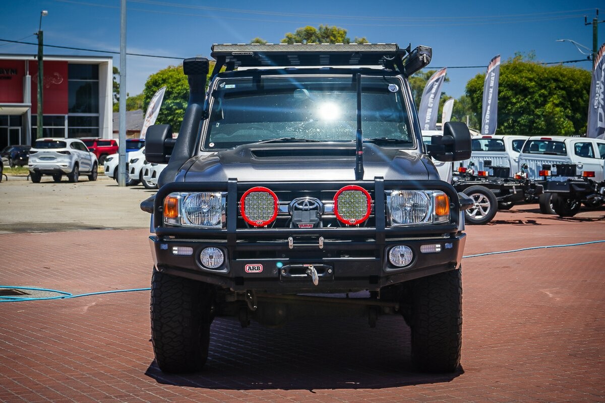 Toyota Landcruiser image 2