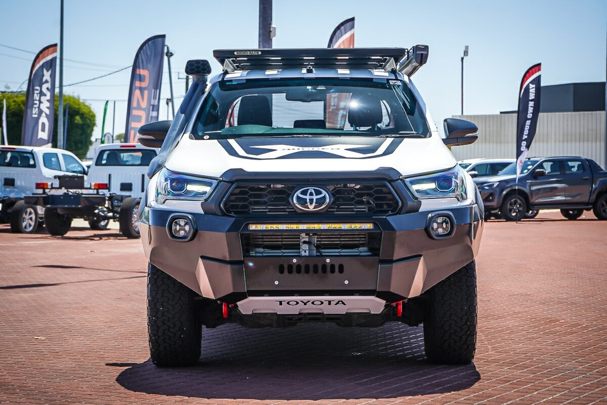 Toyota Hilux image 3