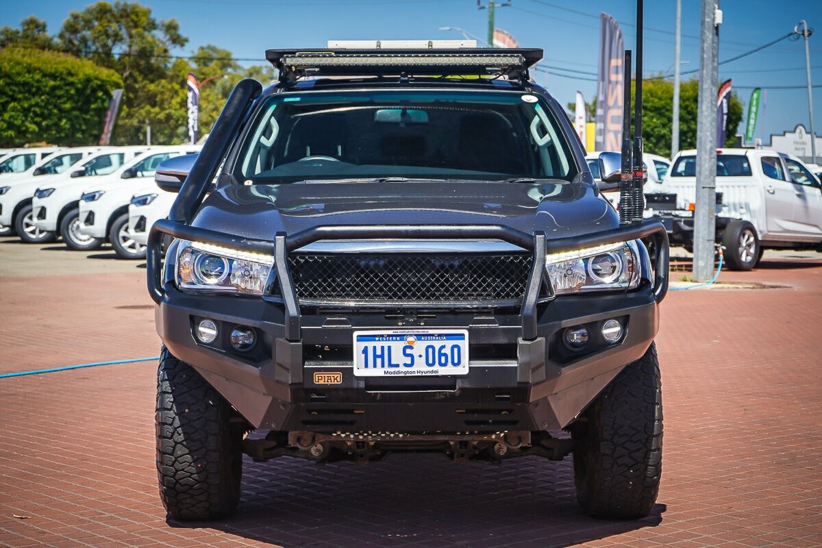 Toyota Hilux image 2