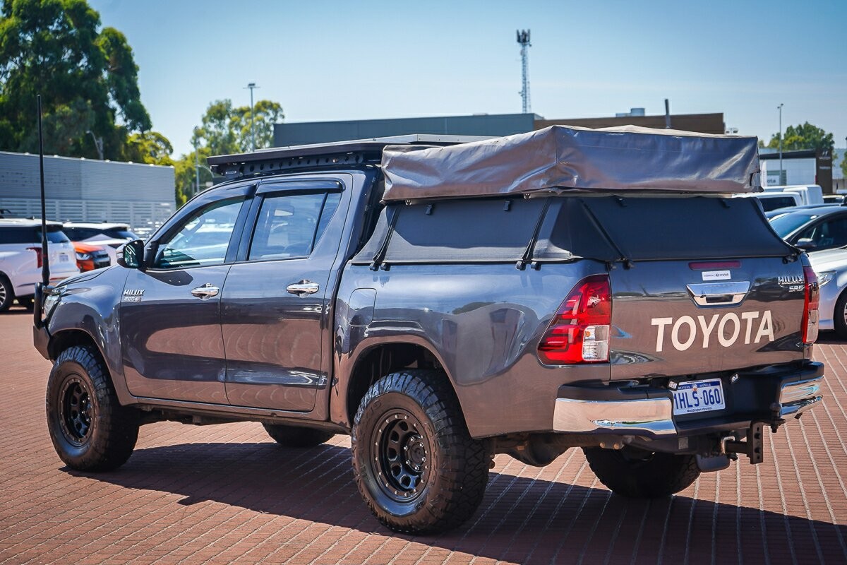 Toyota Hilux image 4