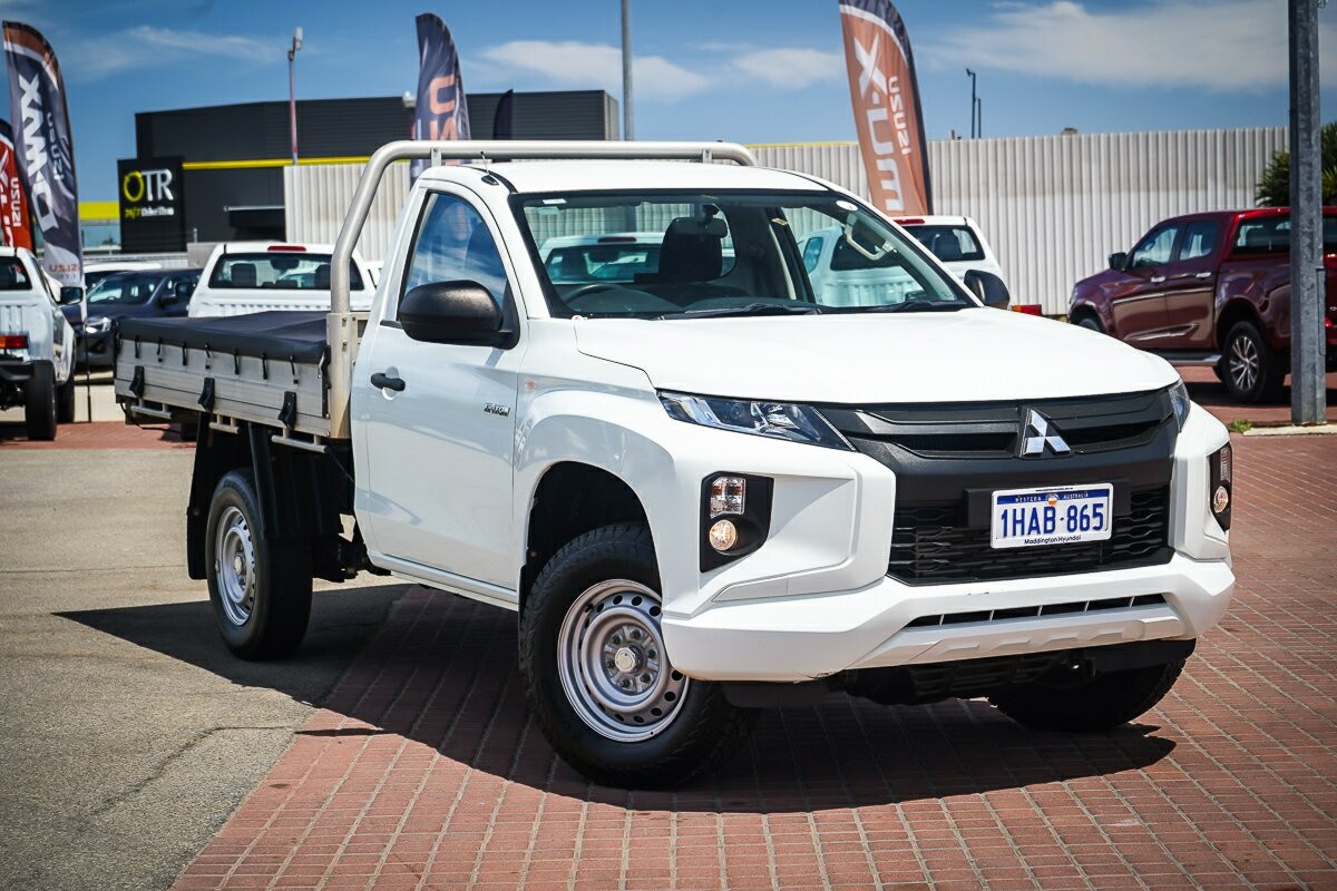 Mitsubishi Triton image 1