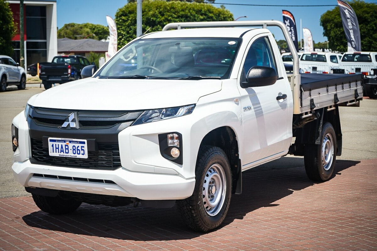 Mitsubishi Triton image 3