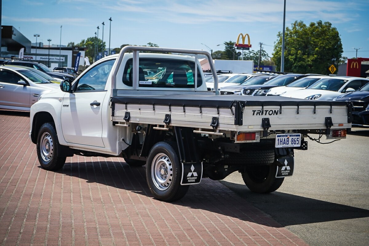 Mitsubishi Triton image 4