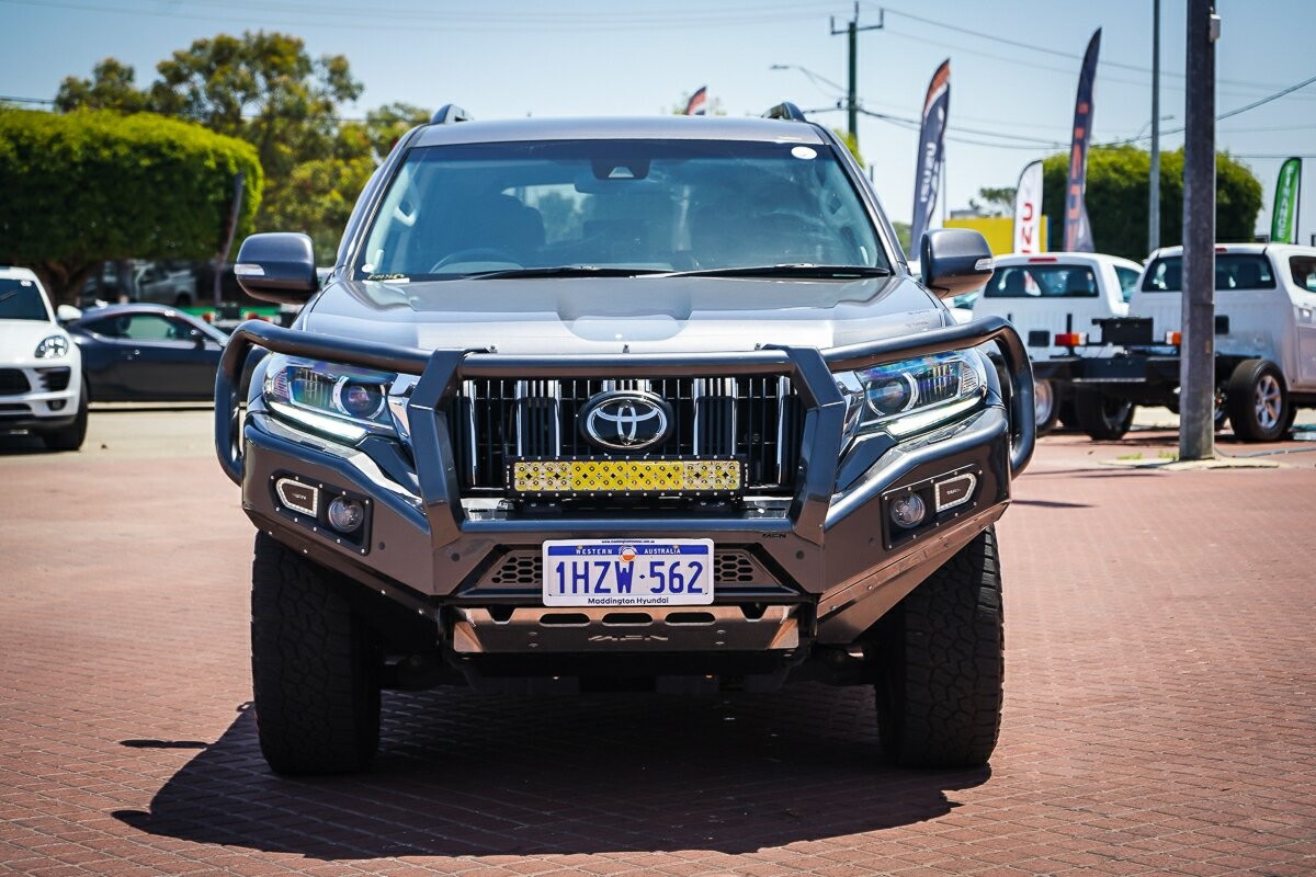 Toyota Landcruiser Prado image 3