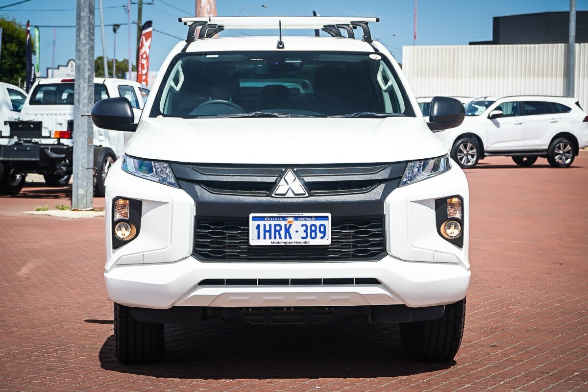 Mitsubishi Triton image 2