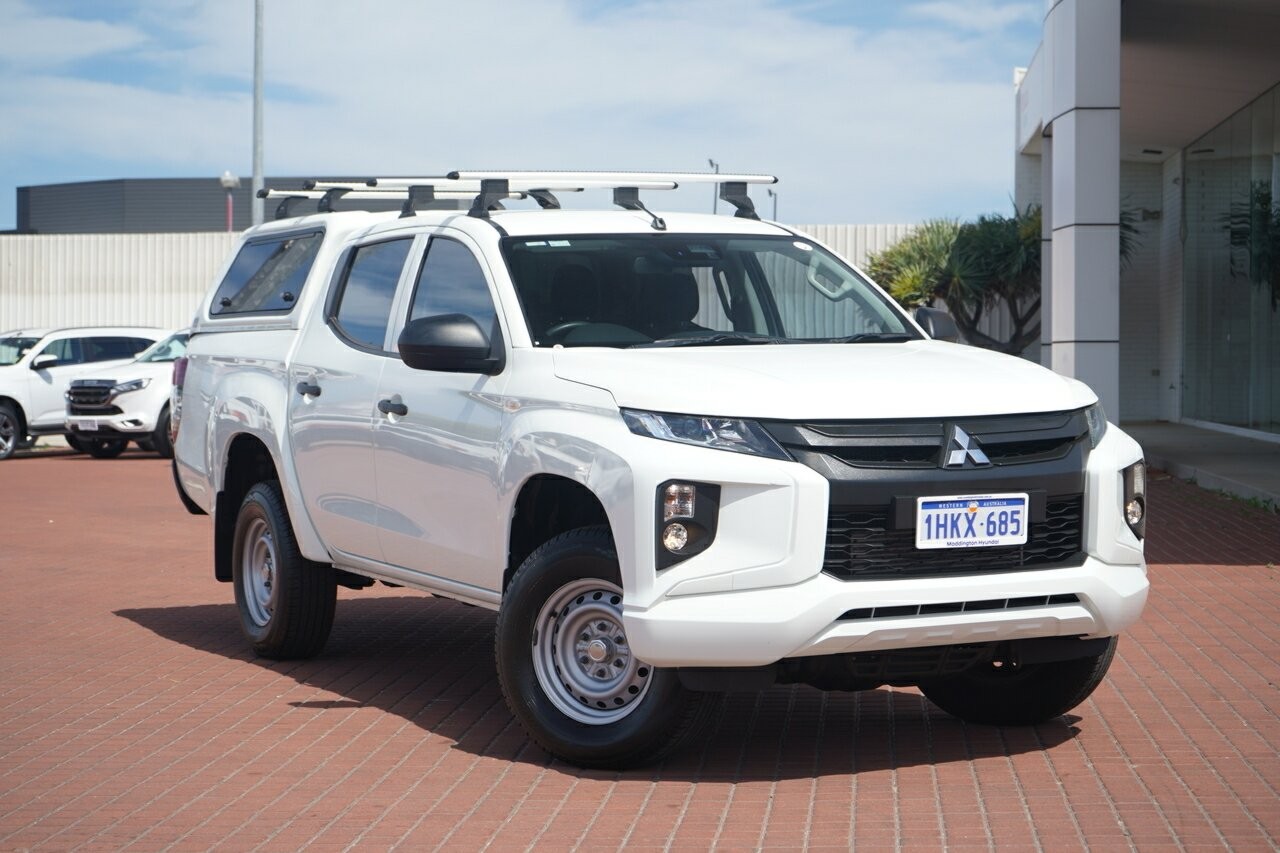 Mitsubishi Triton image 1