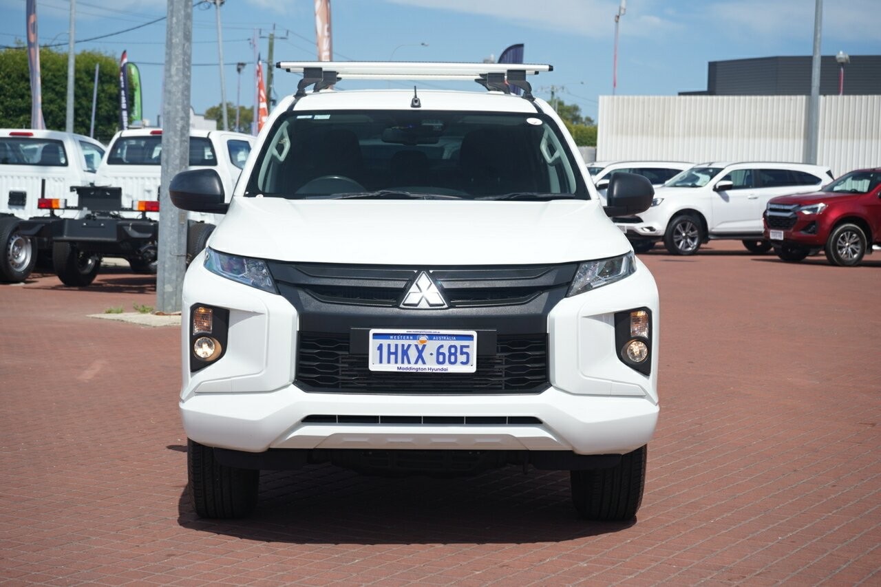 Mitsubishi Triton image 2