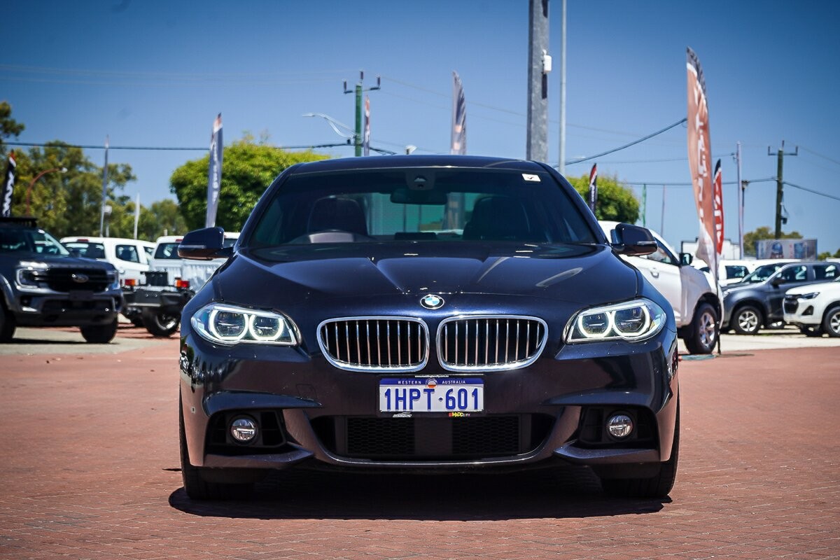 BMW 5 Series image 2