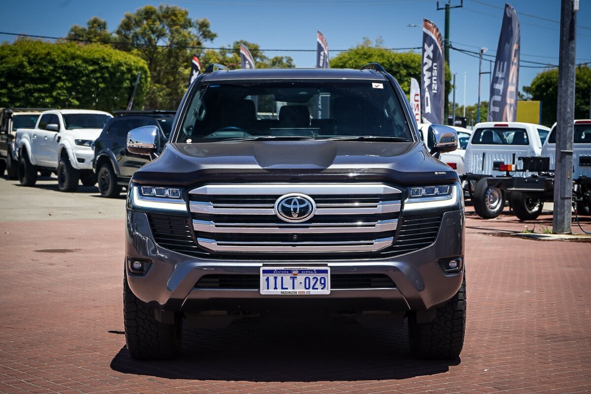 Toyota Landcruiser image 2