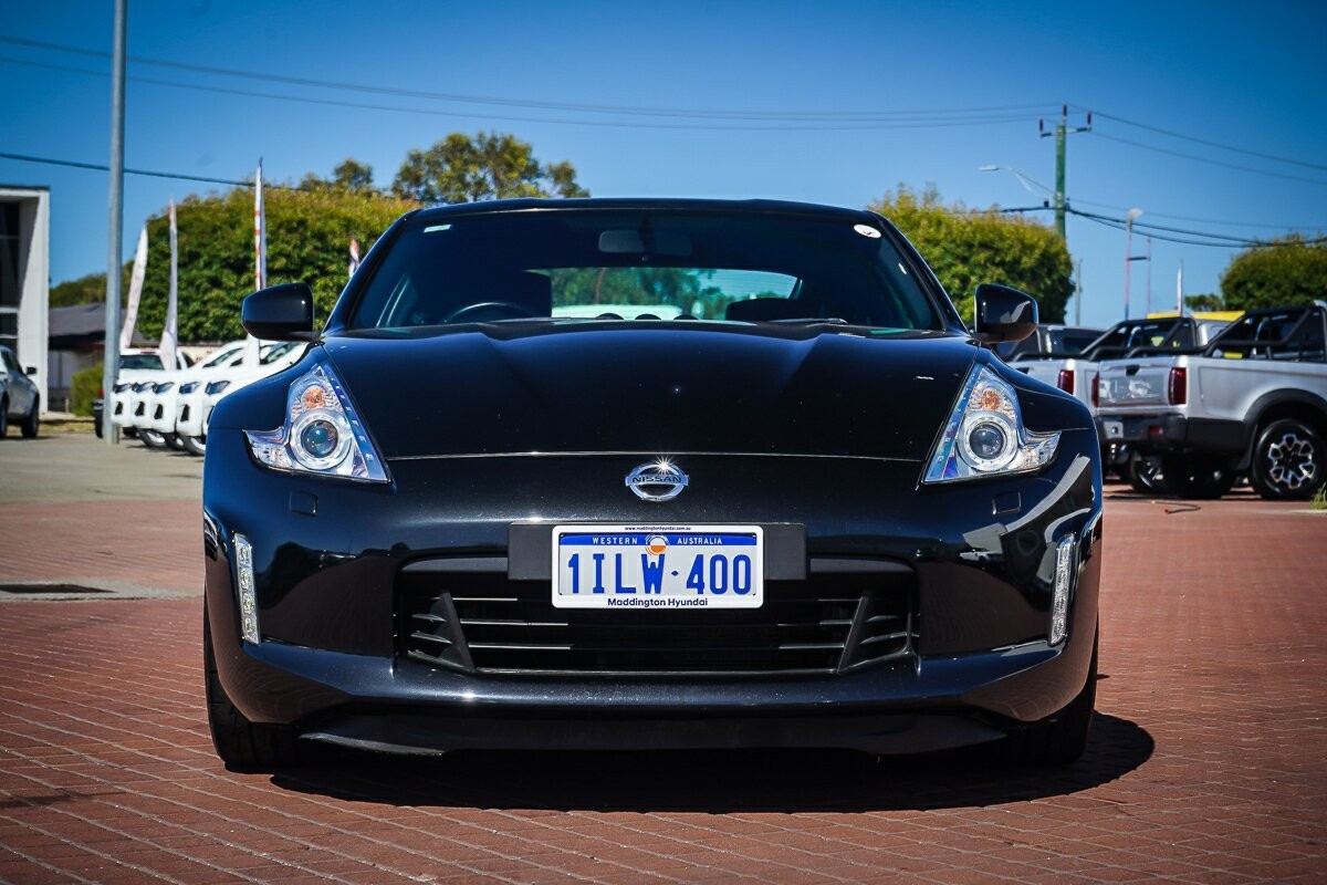 Nissan 370z image 2