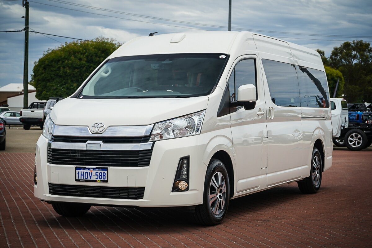 Toyota Hiace image 3