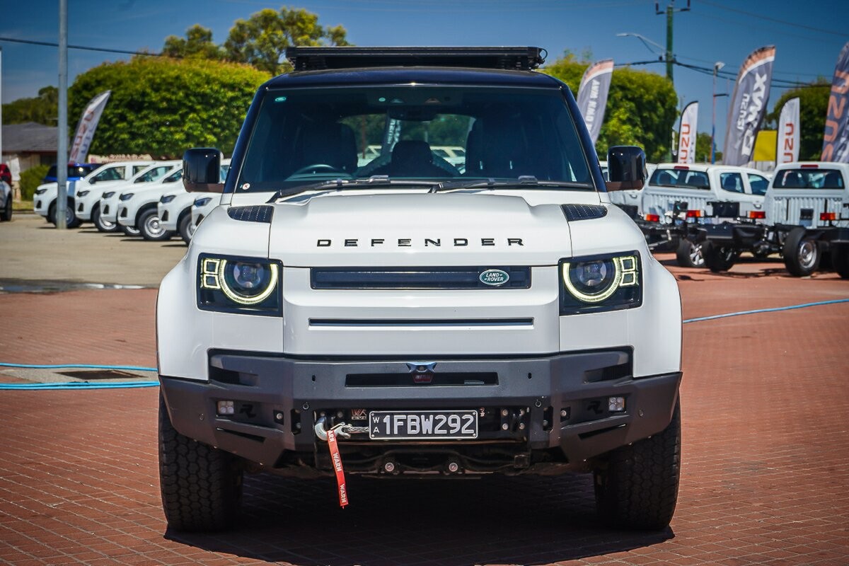 Land Rover Defender image 2