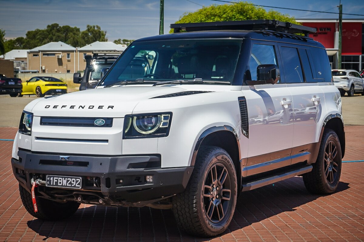 Land Rover Defender image 3