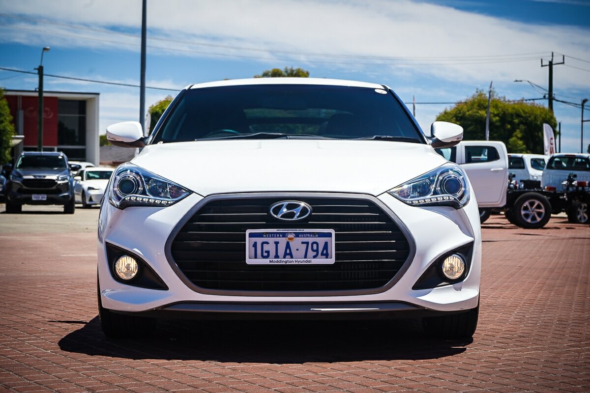 Hyundai Veloster image 2