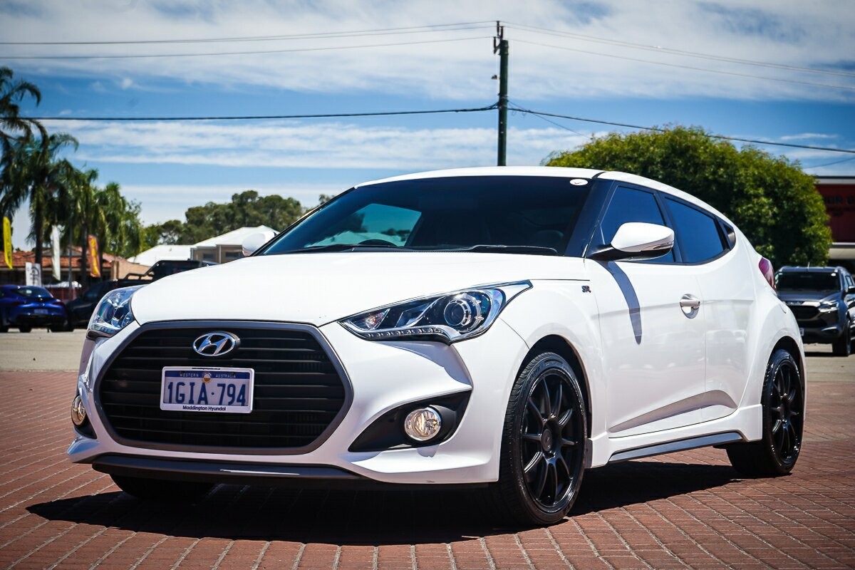 Hyundai Veloster image 3