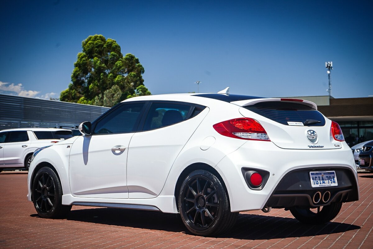 Hyundai Veloster image 4