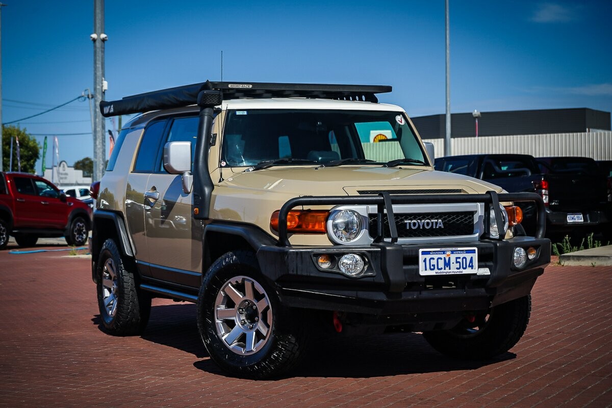 Toyota Fj Cruiser image 1