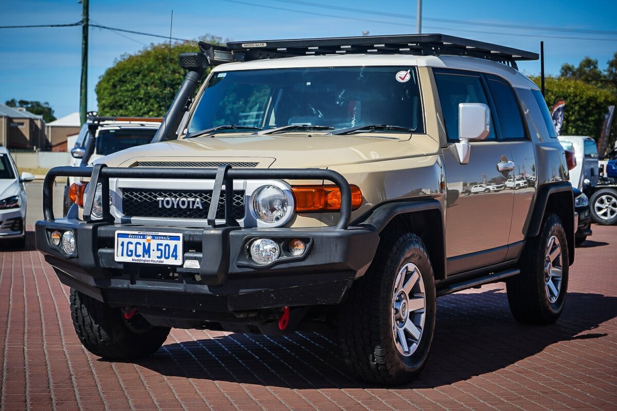 Toyota Fj Cruiser image 3