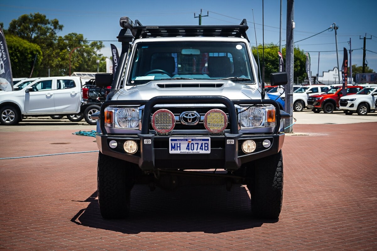 Toyota Landcruiser image 2