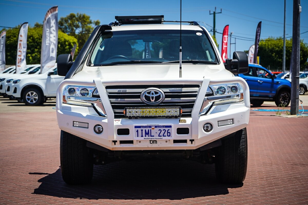 Toyota Landcruiser image 2