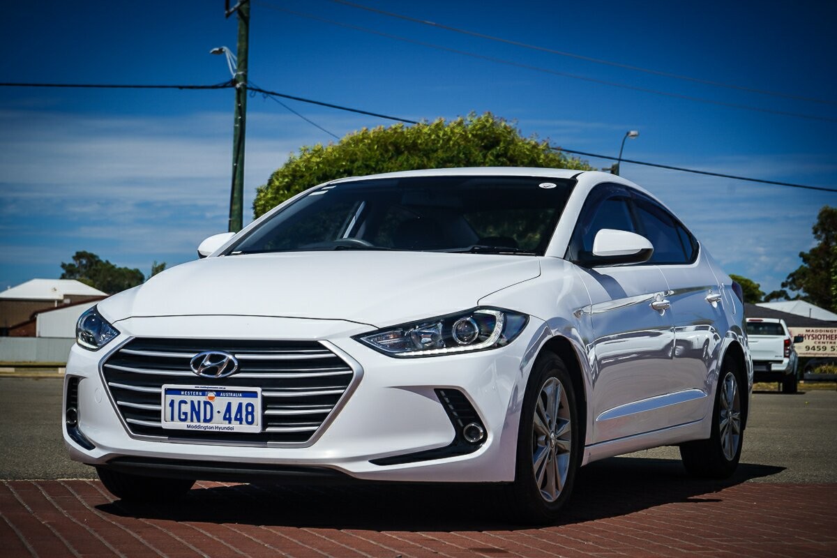 Hyundai Elantra image 3