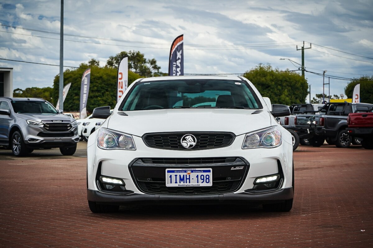 Holden Commodore image 2