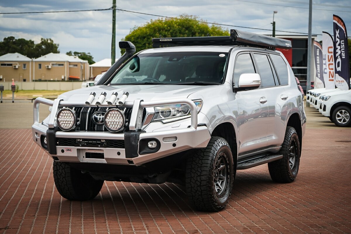 Toyota Landcruiser Prado image 4