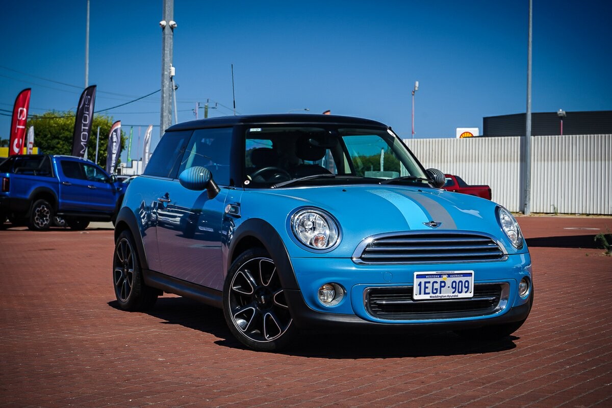 Mini Hatch image 1