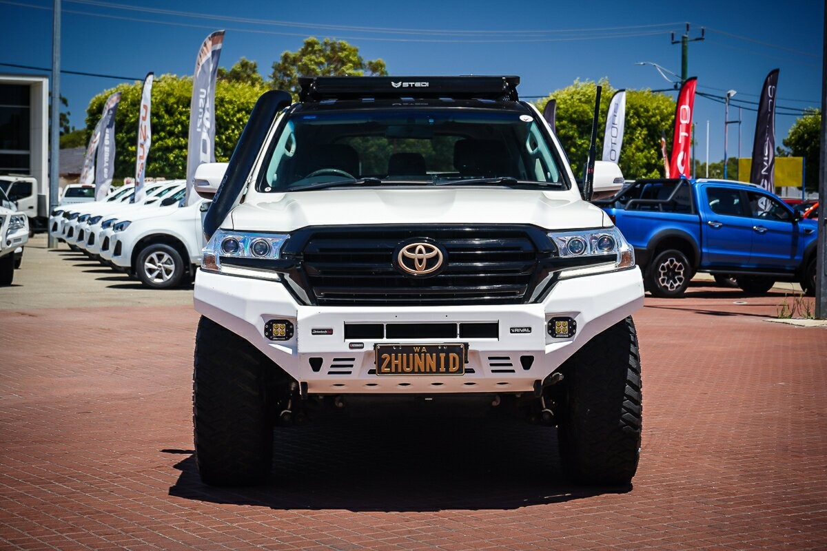 Toyota Landcruiser image 2