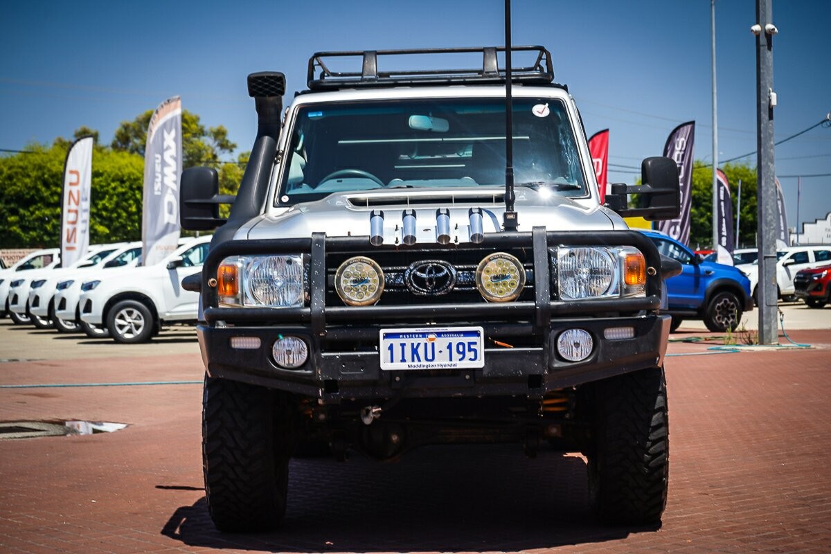 Toyota Landcruiser image 2