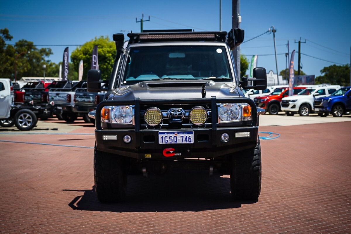 Toyota Landcruiser image 2