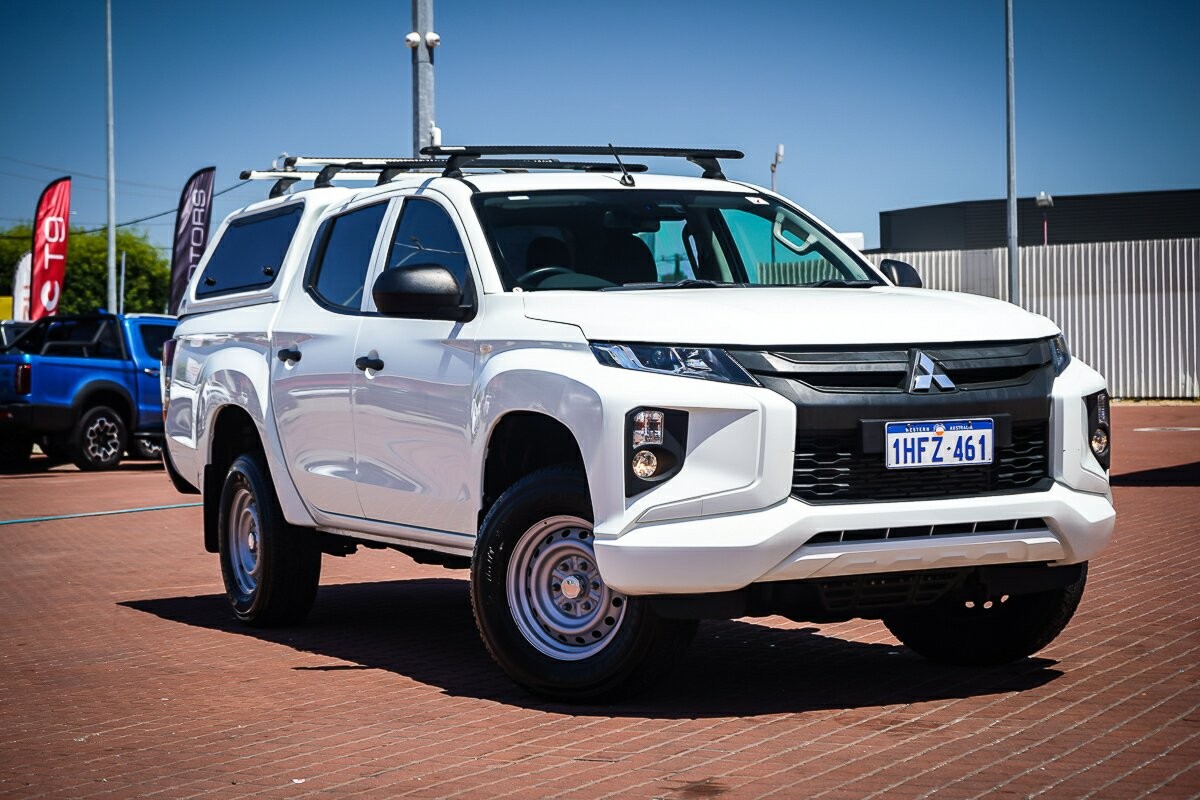 Mitsubishi Triton image 1