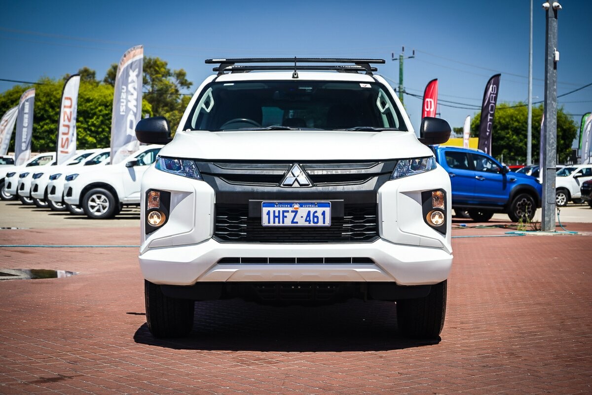 Mitsubishi Triton image 2