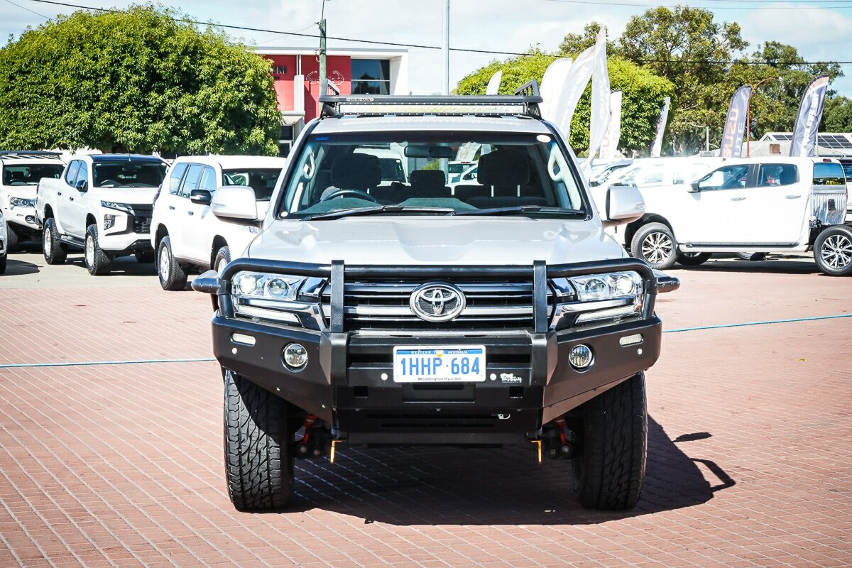 Toyota Landcruiser image 3