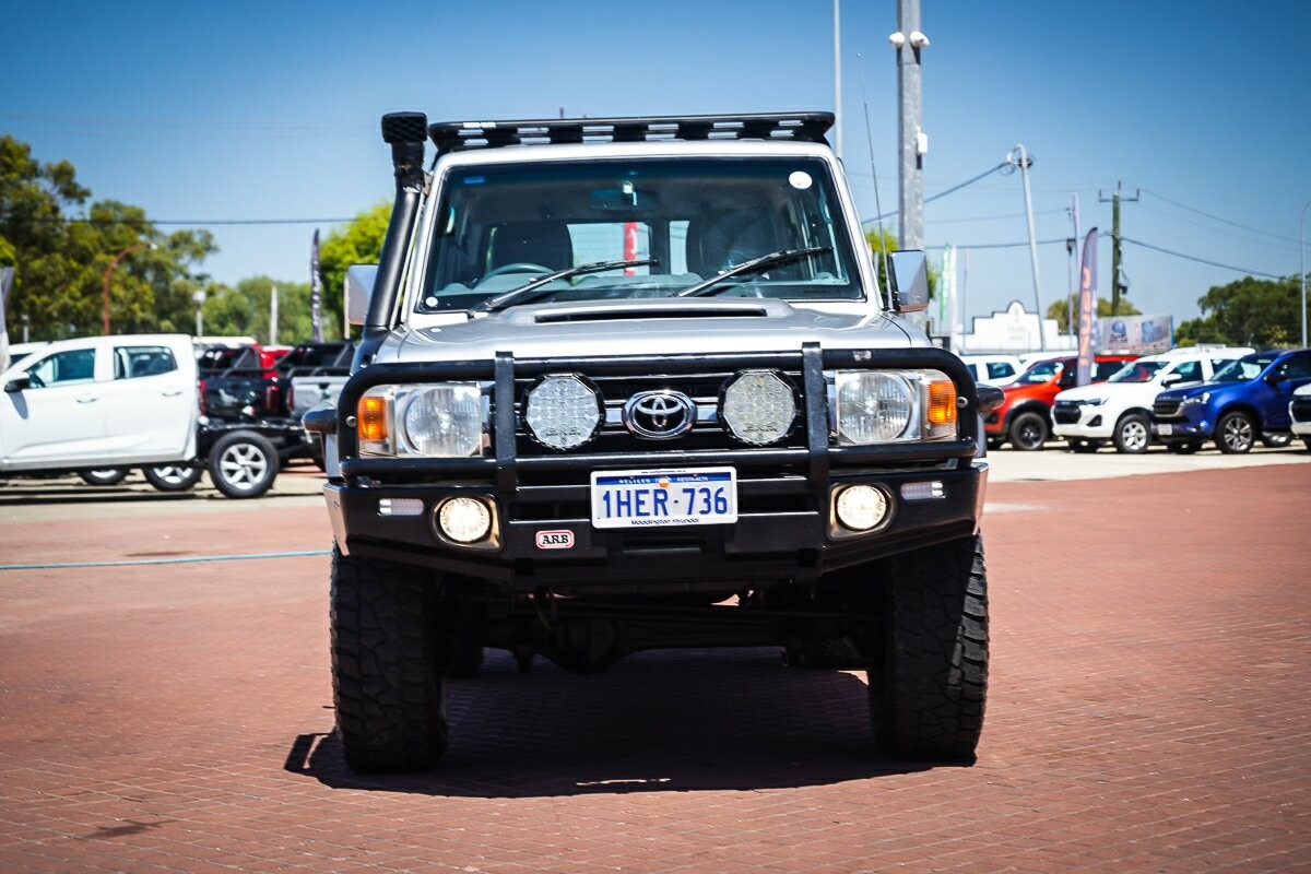 Toyota Landcruiser image 2