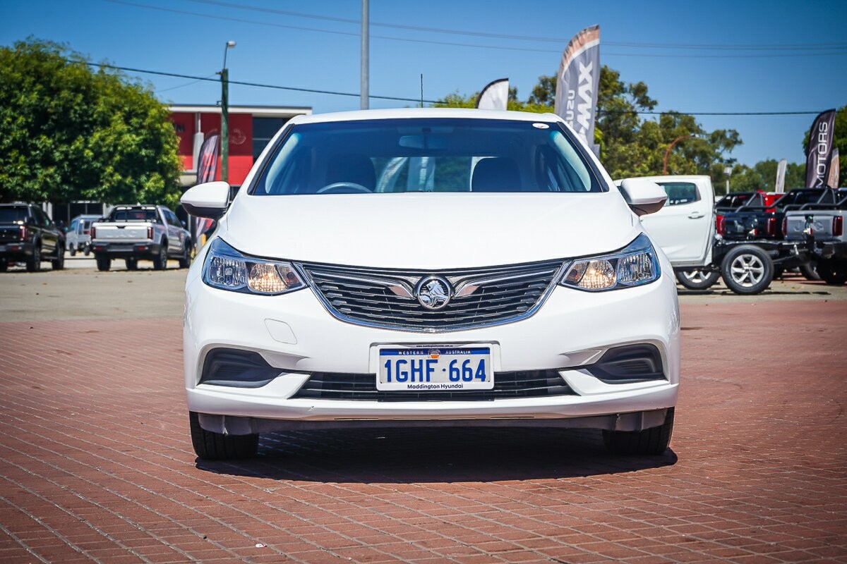 Holden Astra image 2