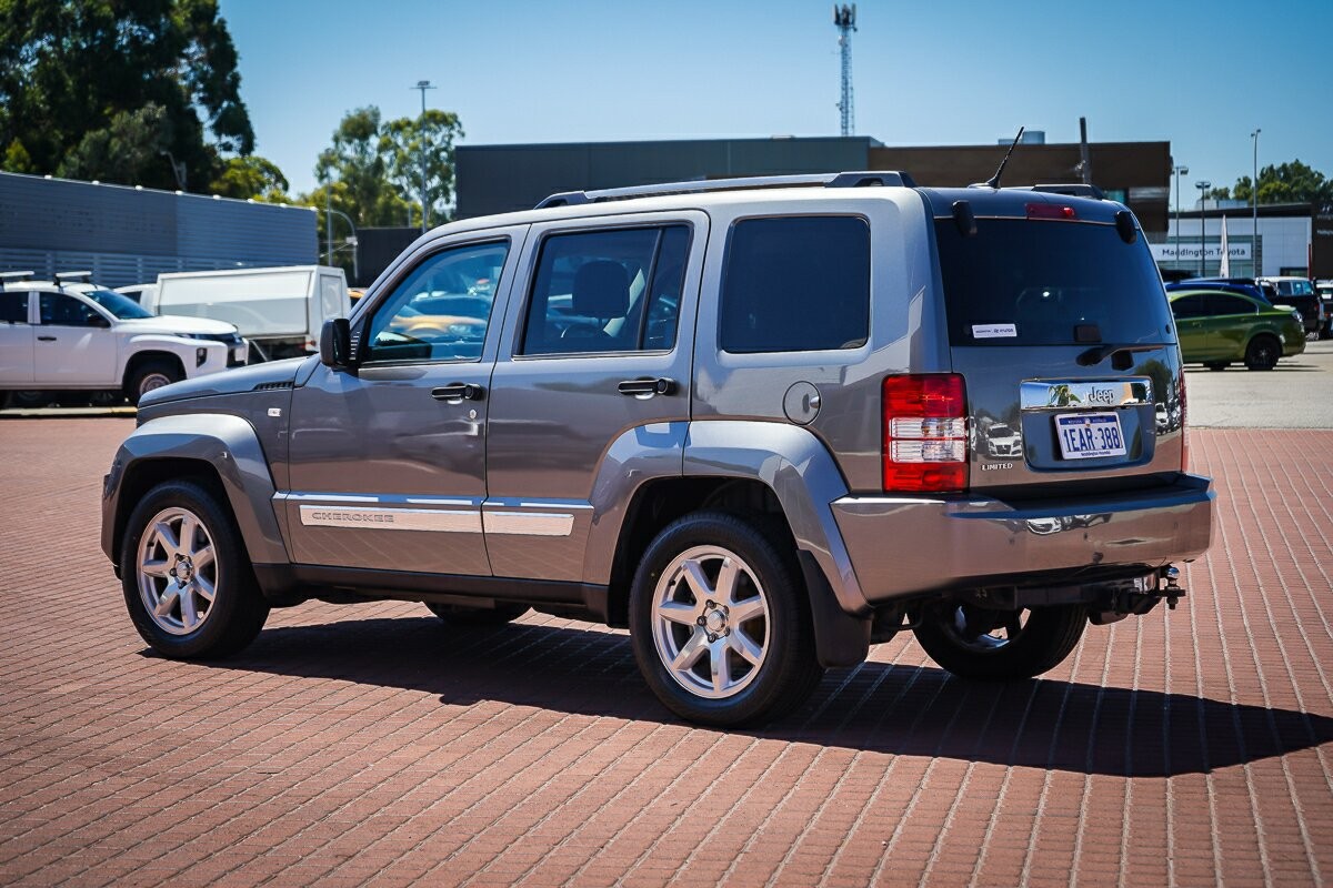 Jeep Cherokee image 4