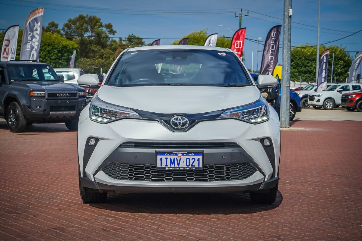 Toyota C-hr image 2