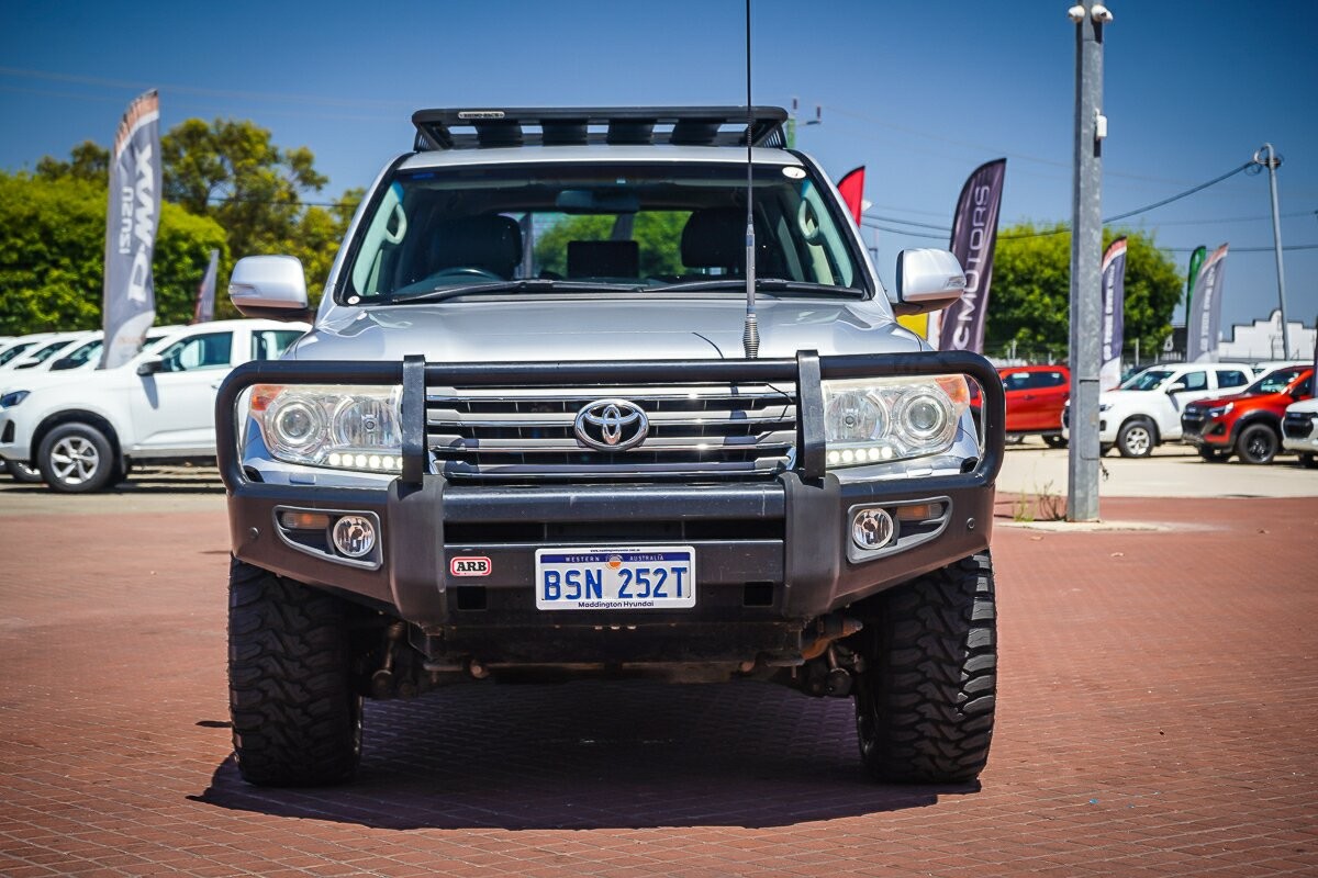 Toyota Landcruiser image 2