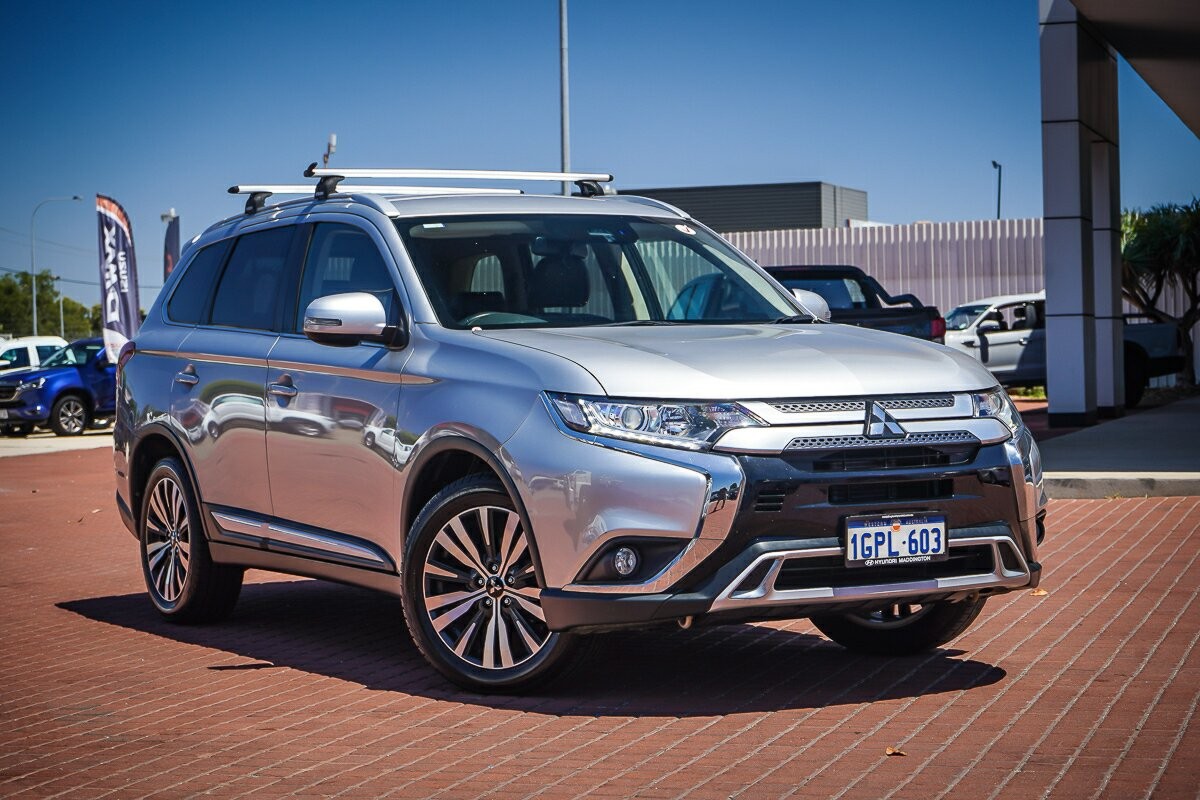 Mitsubishi Outlander image 1