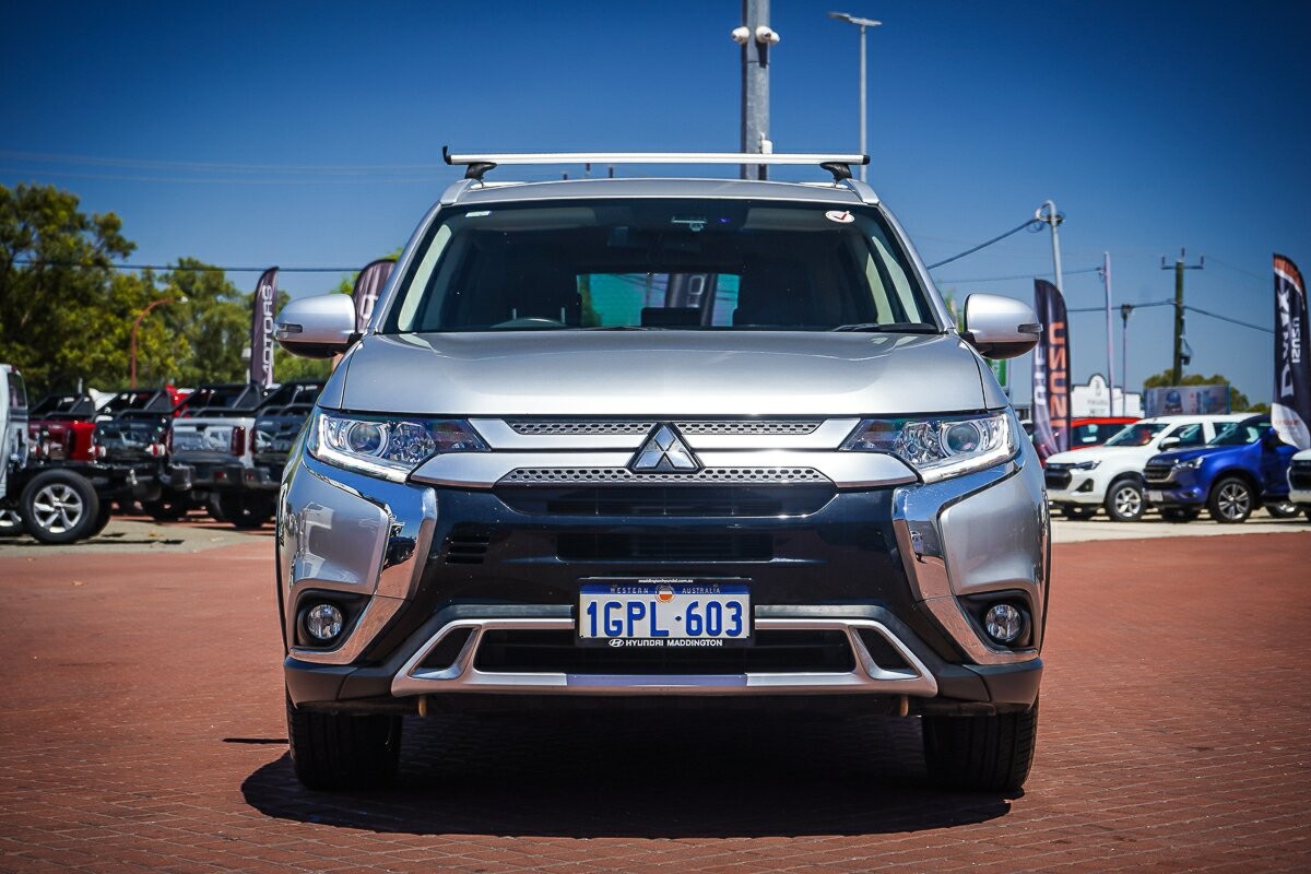 Mitsubishi Outlander image 2