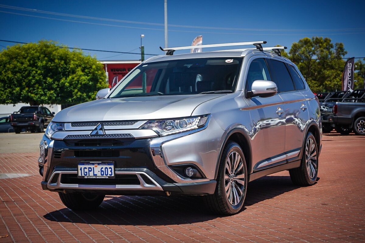 Mitsubishi Outlander image 3