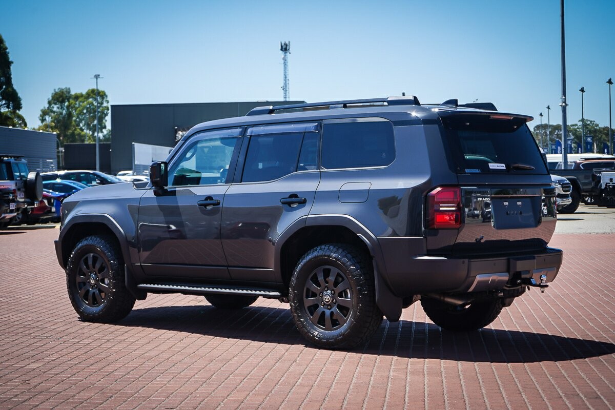 Toyota Landcruiser Prado image 4