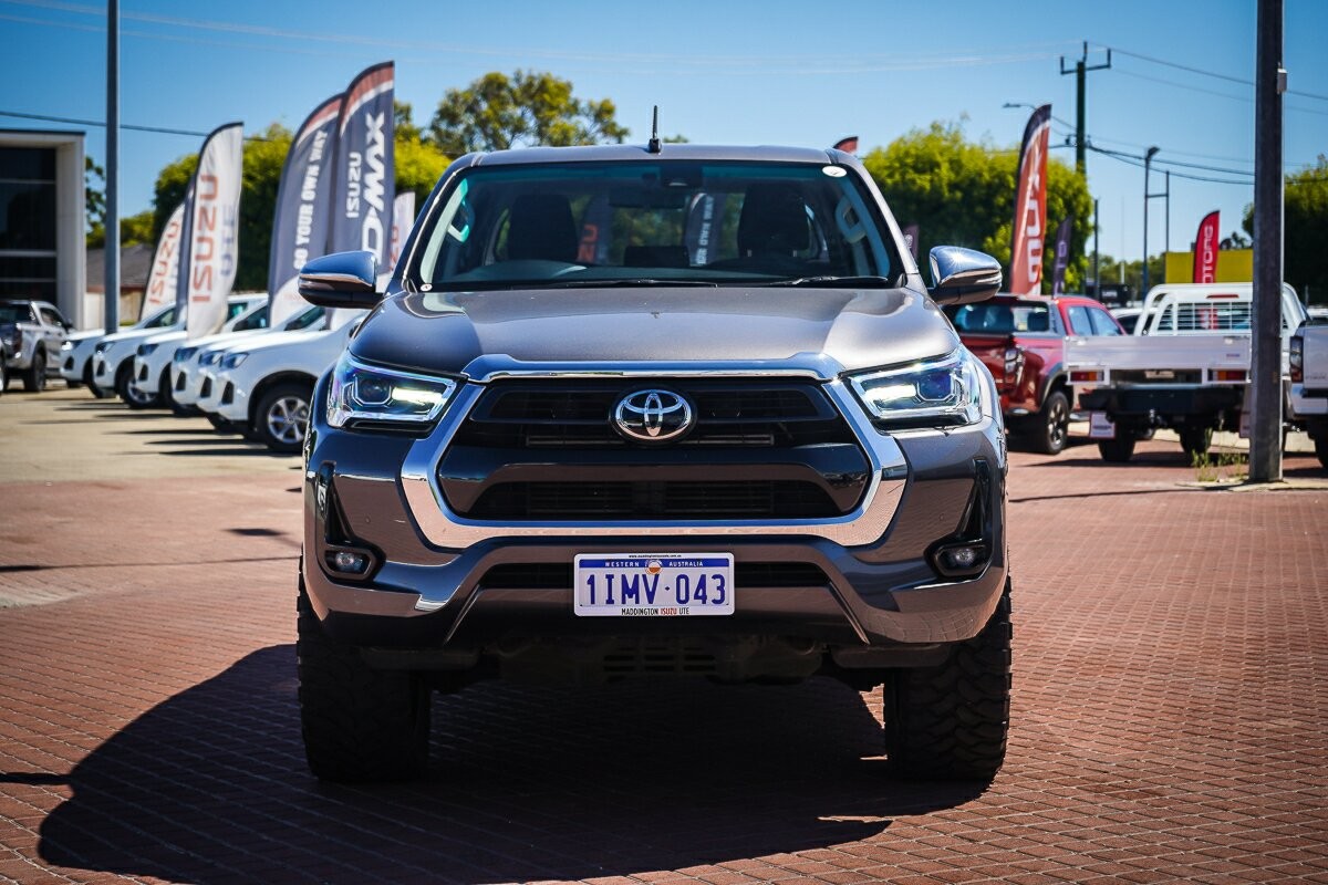 Toyota Hilux image 2