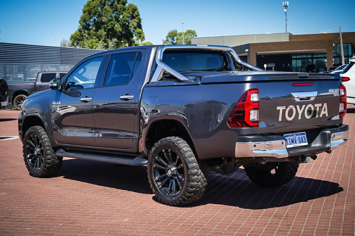 Toyota Hilux image 4