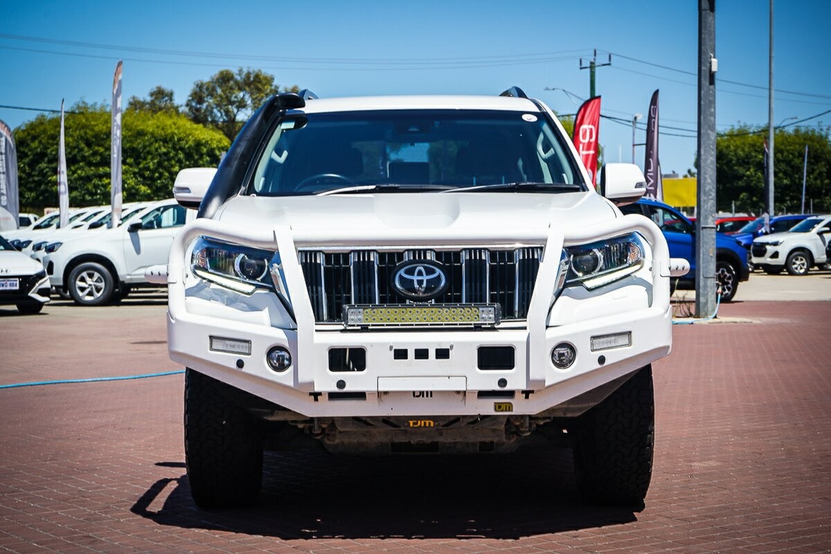 Toyota Landcruiser Prado image 2