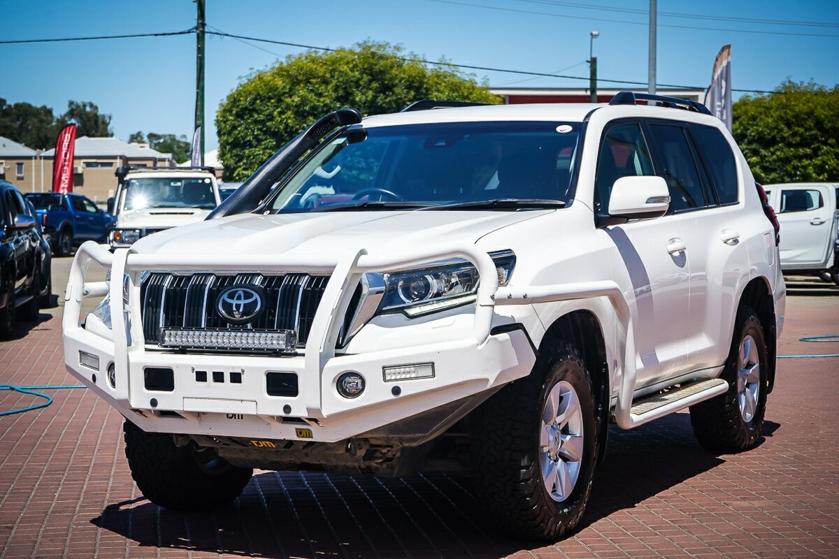 Toyota Landcruiser Prado image 3